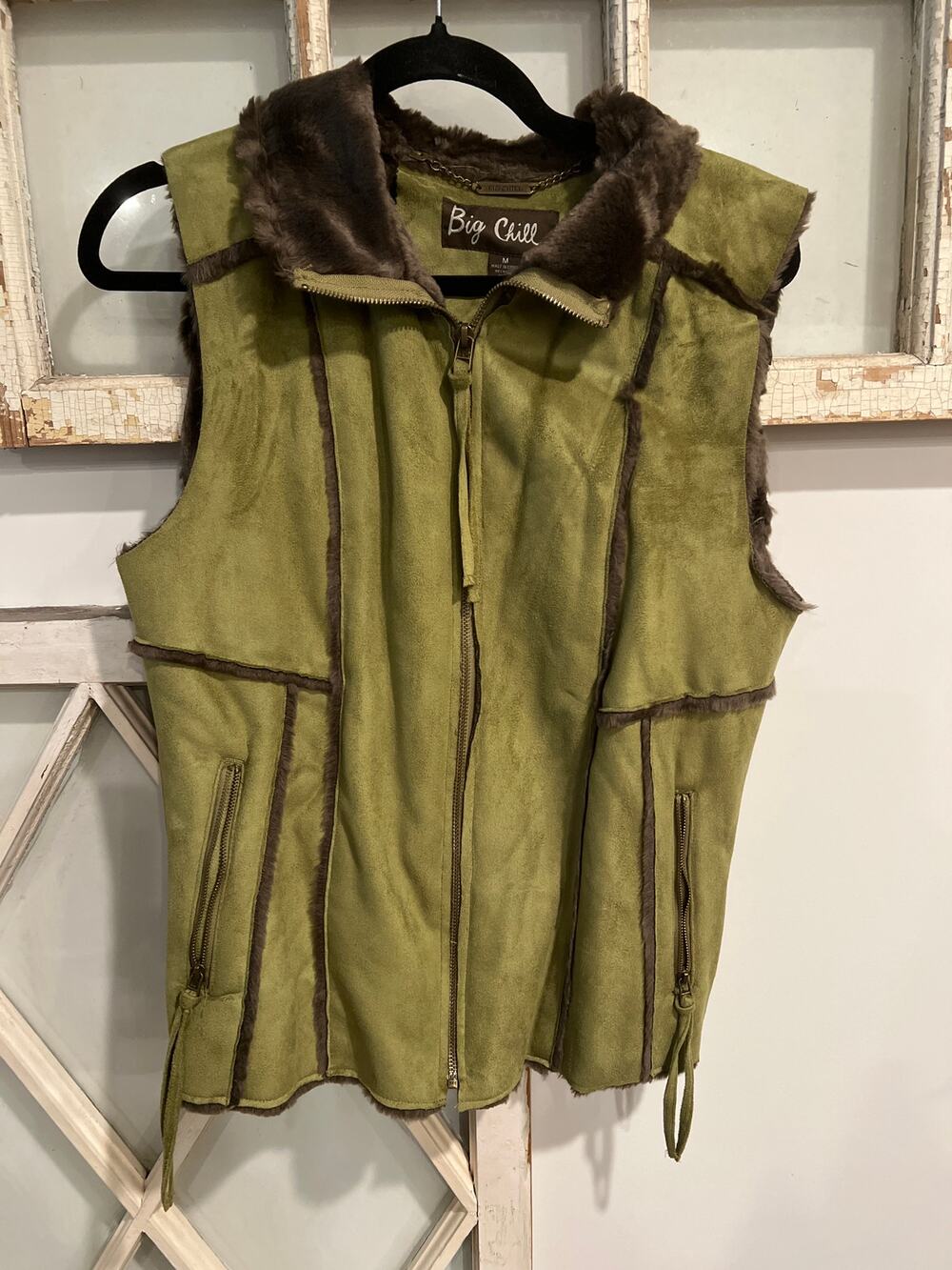 Big Chill size medium women’s faux fur vest fleece lined
